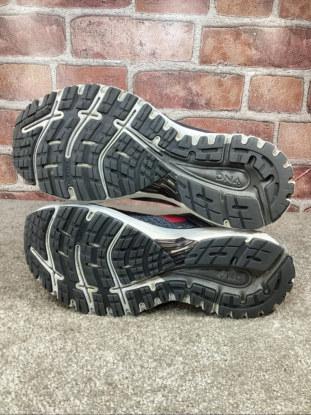 Brooks Adrenaline GTS 18 women’s running shoes sneakers size 9.5